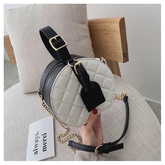 NEW! Quilted Round Bag-White - Picture 2 of 8